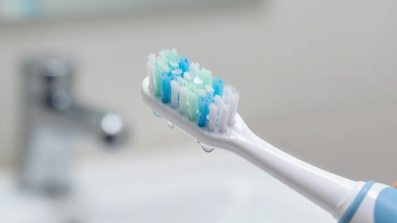 Sonický kartáček: Proč je lepší volbou než ruční štětec? Všechny výhody