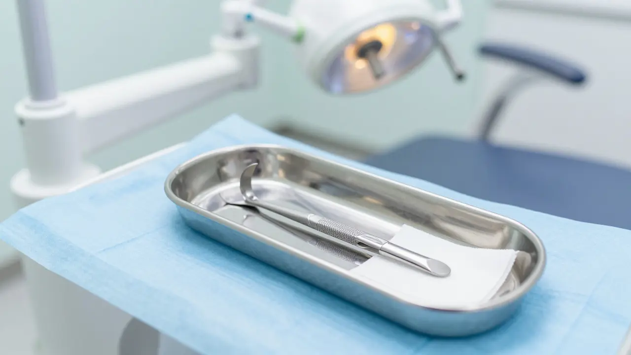 Jak dlouho trvá trhání zubu? Průvodce časem a rekonvalescencí